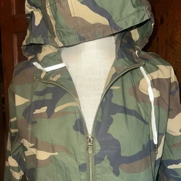 Womens Forever 21 Lightweight Hooded‎ Camouflage Camo Jacket size Medium - Picture 2 of 4
